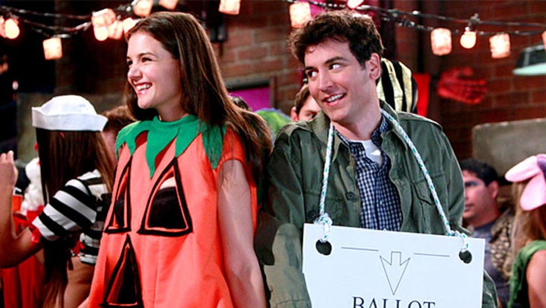 Katie Holmes visita a Ted