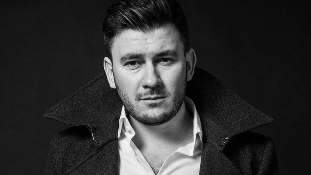 Dmitry Glukhovsky viene de visita