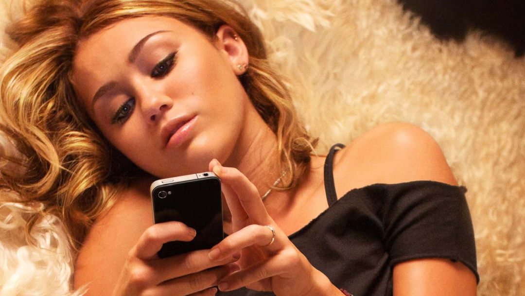 Primer trailer de «LOL»