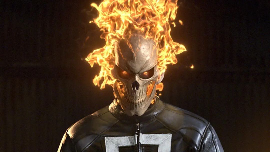 El Motorista Fantasma contra los agentes de S.H.I.E.L.D.