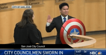 Un concejal estadounidense jura su cargo con el escudo del Capitán América Lan-Diep-shield