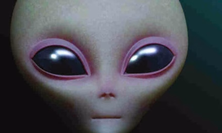 «Alienciclopedia. Los extraterrestres más memorables del cine» (Luis M Carmona y Juan Luis Sánchez, Diábolo Ediciones)
