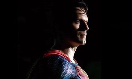Henry Cavill vuelve a volar