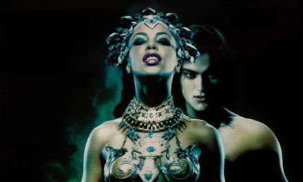 «La reina de los condenados» (Michael Rymer, 2002)