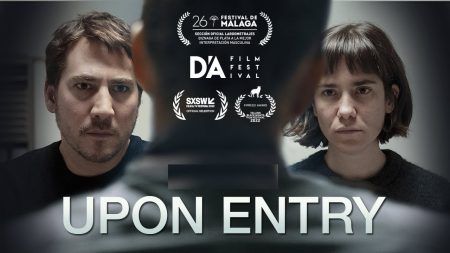 "Upon Entry" (Alejandro Rojas y Juan Sebastián Vasquez, 2022) Upon Entry
