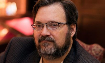 Fantascy apuesta por Brandon Sanderson